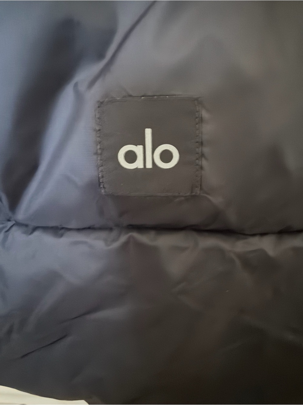 ALO Yoga Gold Rush black Cropped Puffer NWT - Picture 7 of 14